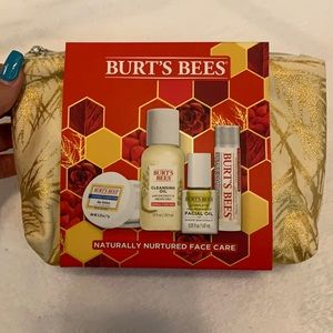 Burt’s Bees naturally nurtured face care gift set